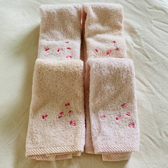 Set of 4 I Embroidered Turkish Fingertip Towels - Picture 6 of 16